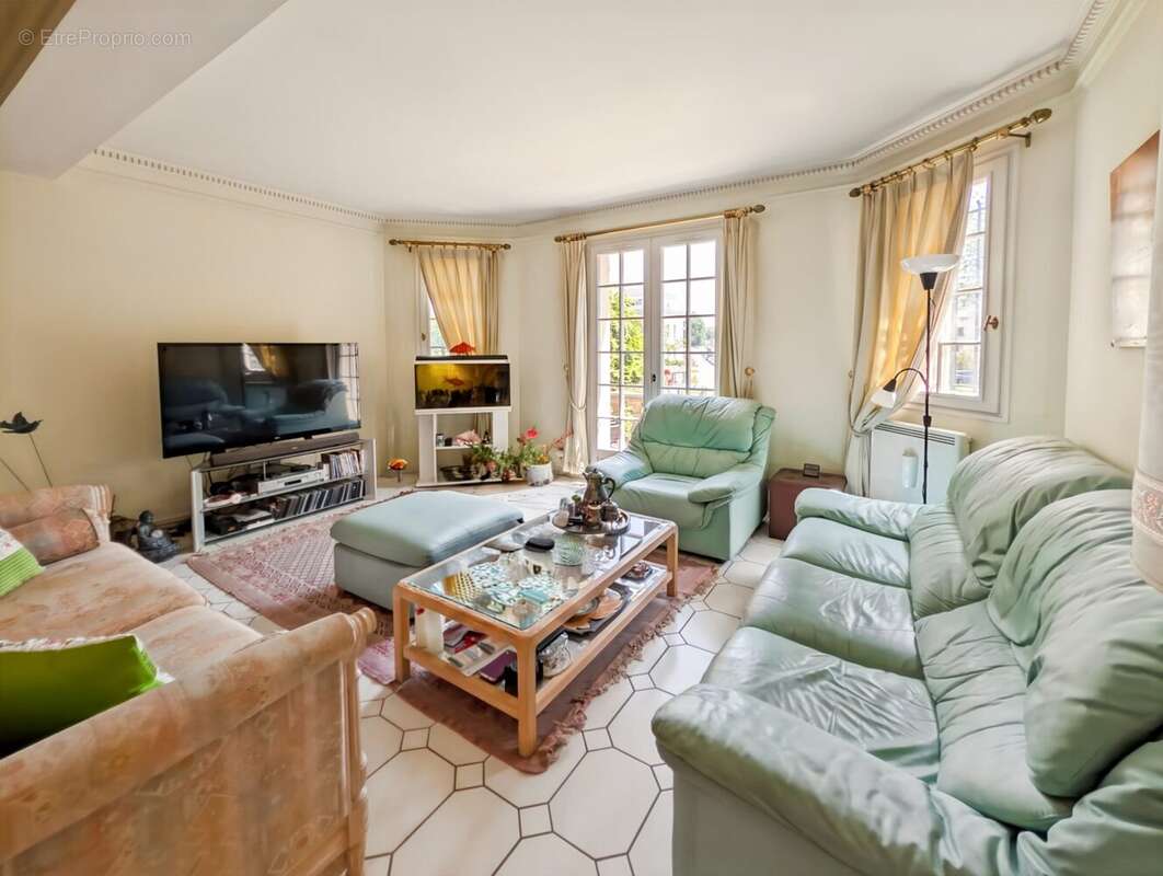 Maison 180 m² à Saint-Cyr-L'ecole  - photo 5