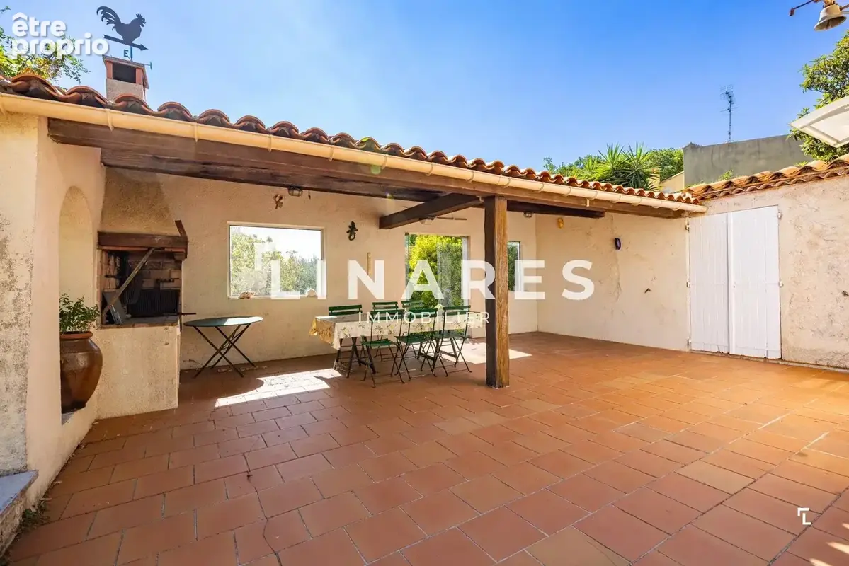 PLEIN SOLEIL - Villa T6 de 206m² - Piscine - Cuisine d'été - Terrain de 3400m² - 13011 LA TREILLE - photo 18