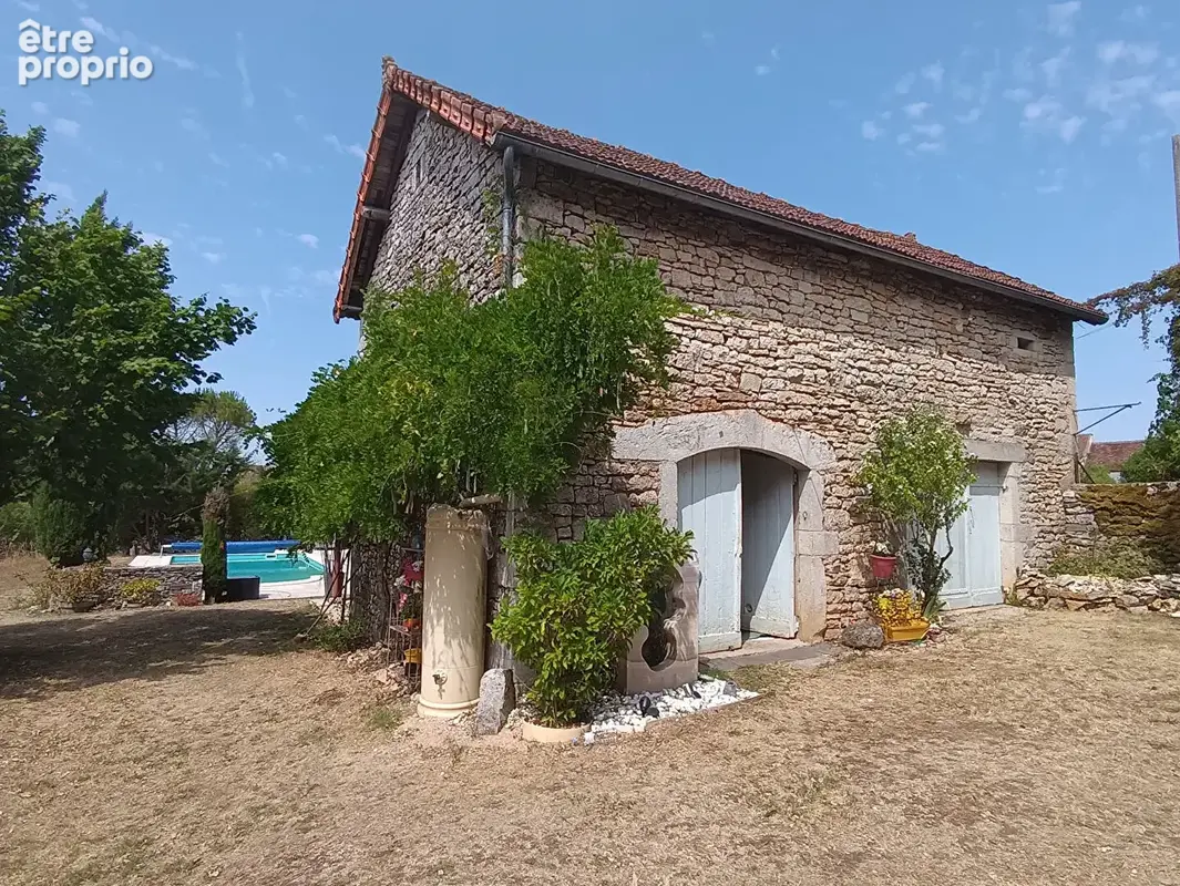 Très belle propriété en pierre avec dépendances et piscine - photo 4