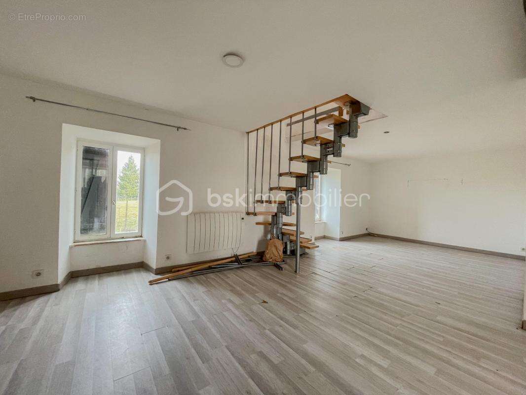 Maison à SAINT-HILAIRE-LES-PLACES