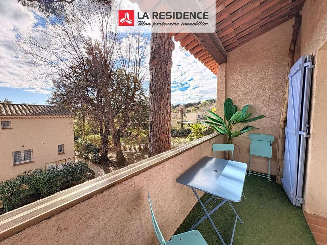 Appartement à ROQUEBRUNE-SUR-ARGENS