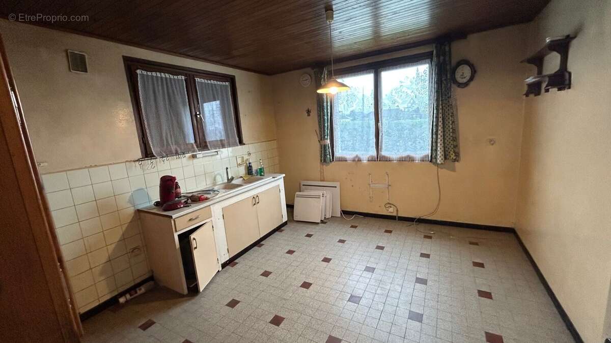 Maison a vendre a Cranves Sales Cuisine indépendante possibilité ouverture - Maison à CRANVES-SALES