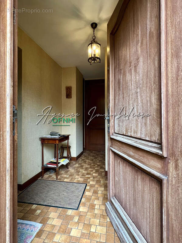 Maison à LA TOUR-EN-JAREZ