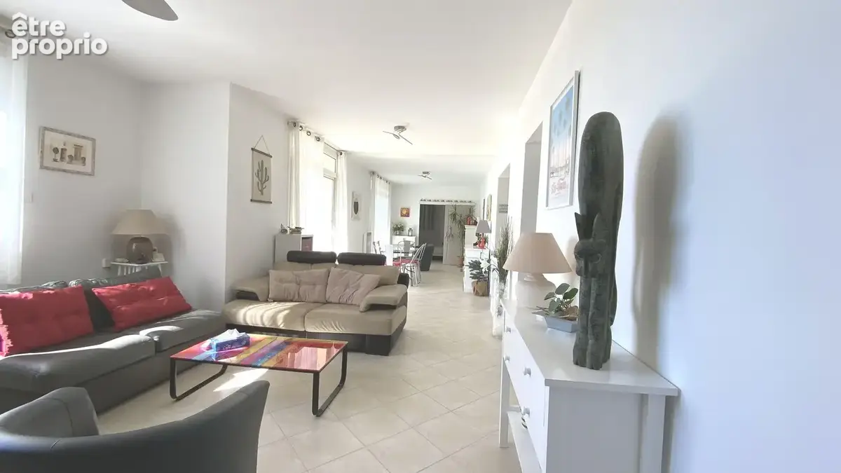 Appartement 5 pièces 87 m² à vendre à Six-Fours-Les-Plages (83140) - photo 2