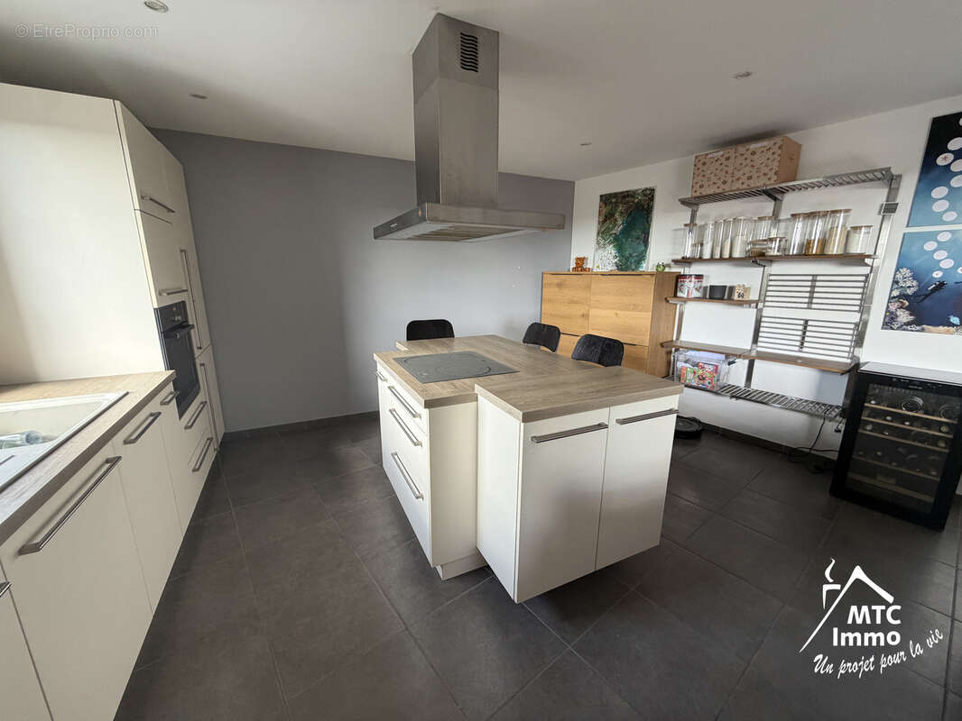 Appartement à MEYZIEU