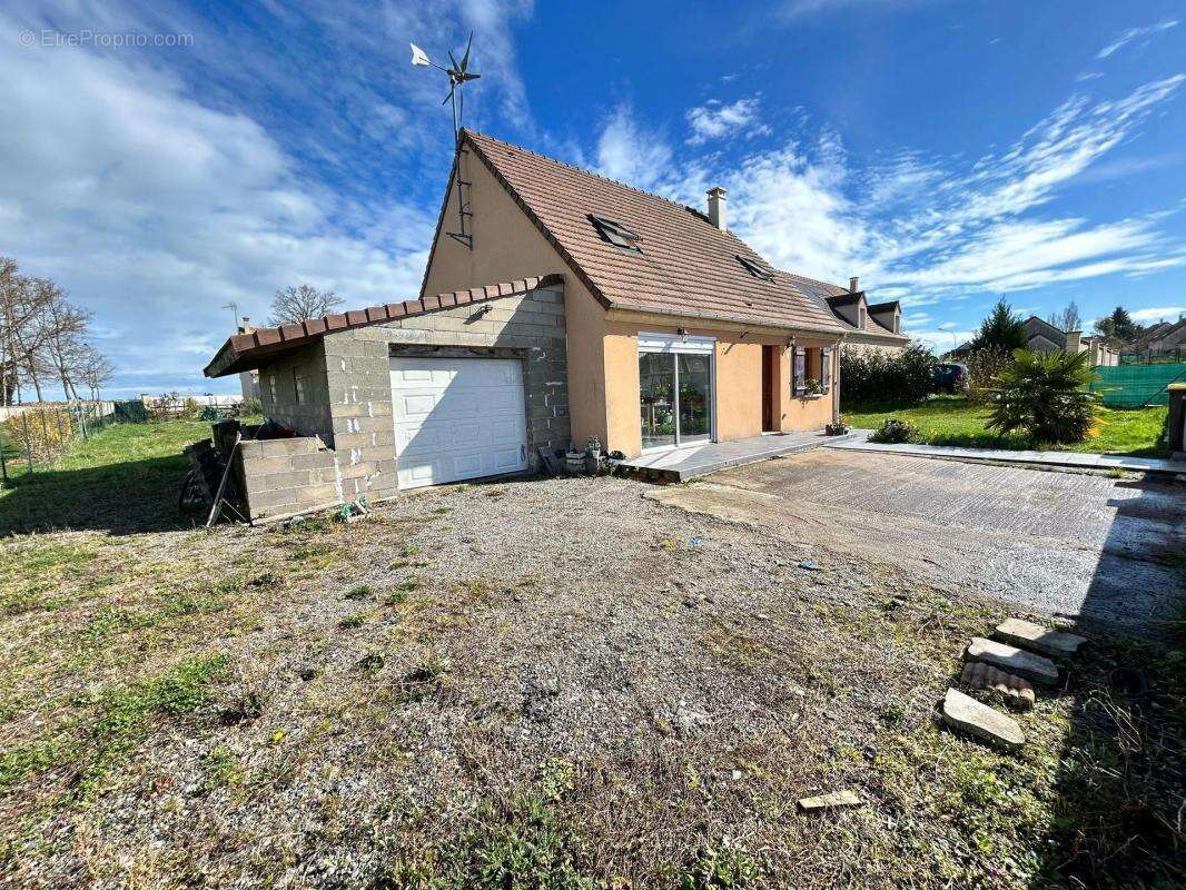 Maison à FERRIERES-EN-GATINAIS