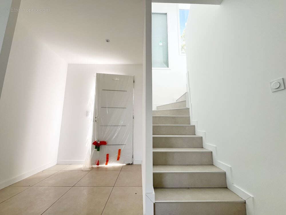 Maison à SAINT-BEAUZIRE