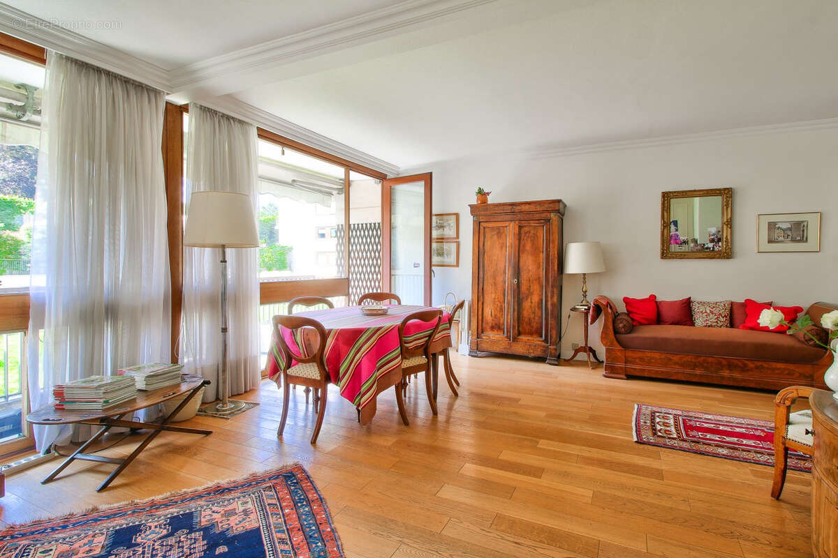 Appartement à VILLE-D&#039;AVRAY