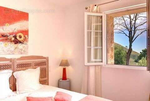 Maison 220 m² à Tourrettes-Sur-Loup  - photo 2