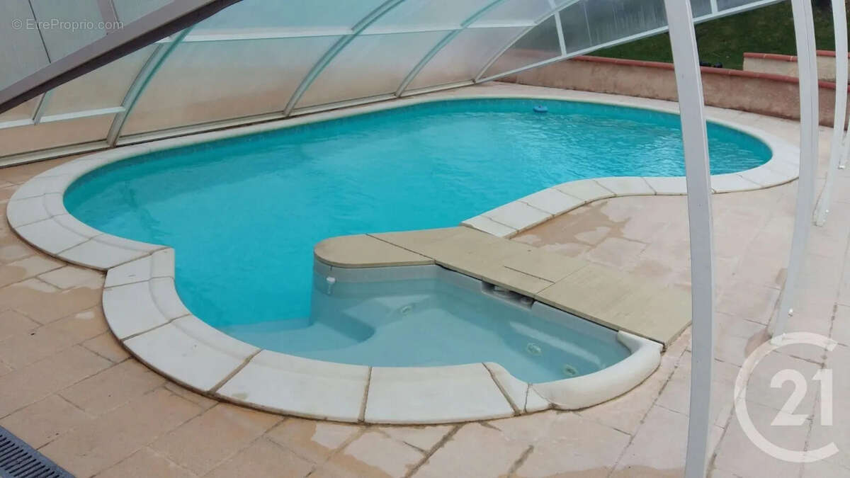 Maison à LACROIX-FALGARDE