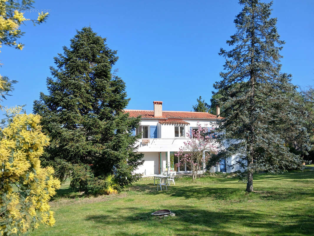 Maison à REYNES