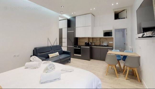 Appartement à PARIS-8E