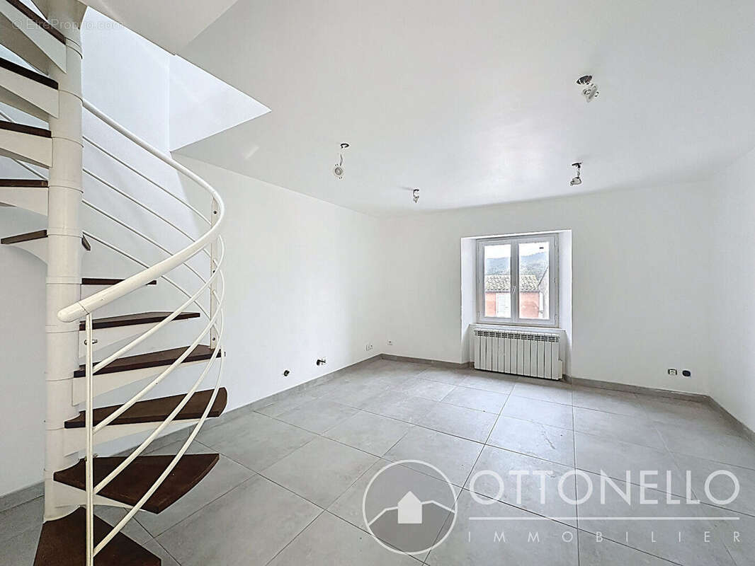 Appartement à ROQUEBRUNE-SUR-ARGENS