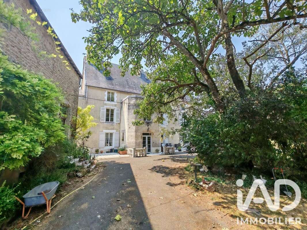 395 m² à Chef-Boutonne  - photo 3