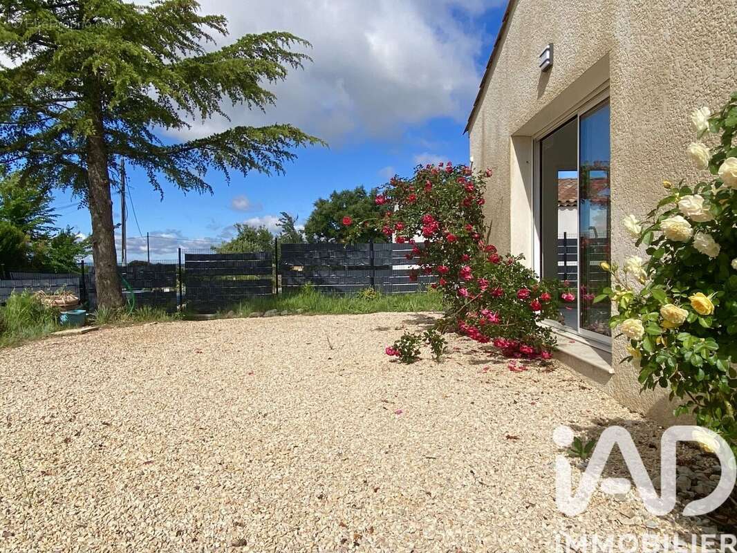 Photo 2 - Maison à POURRIERES