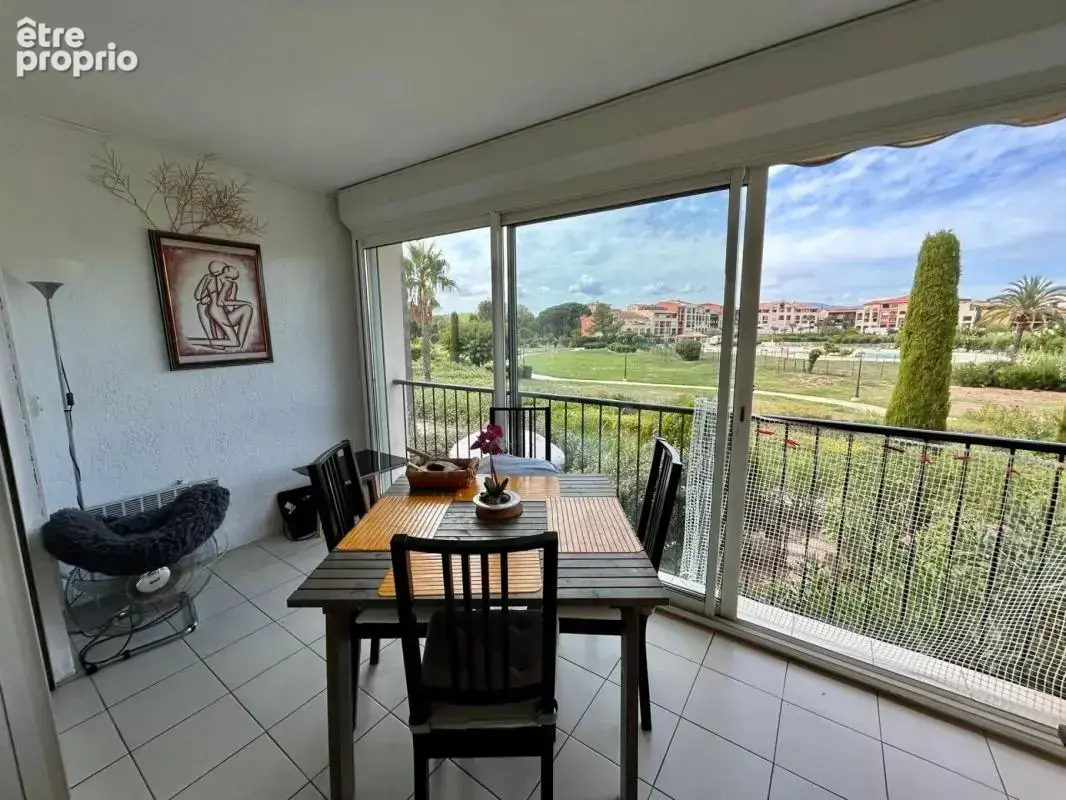 À VENDRE – Superbe T2 de 41m2 meublé avec vue panoramique – Marines de Gassin - 83580 (à 5 km de Saint-Tropez) - photo 3