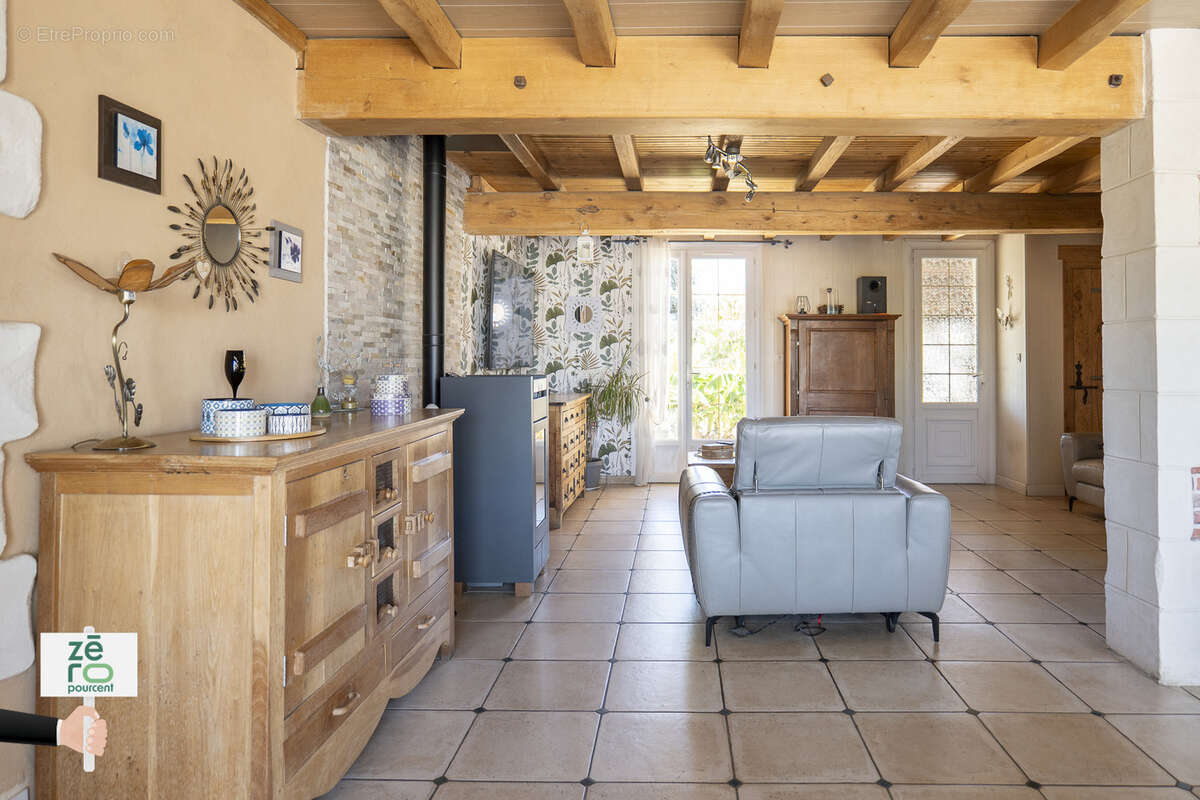 Maison à CHAMPAGNE-LES-MARAIS