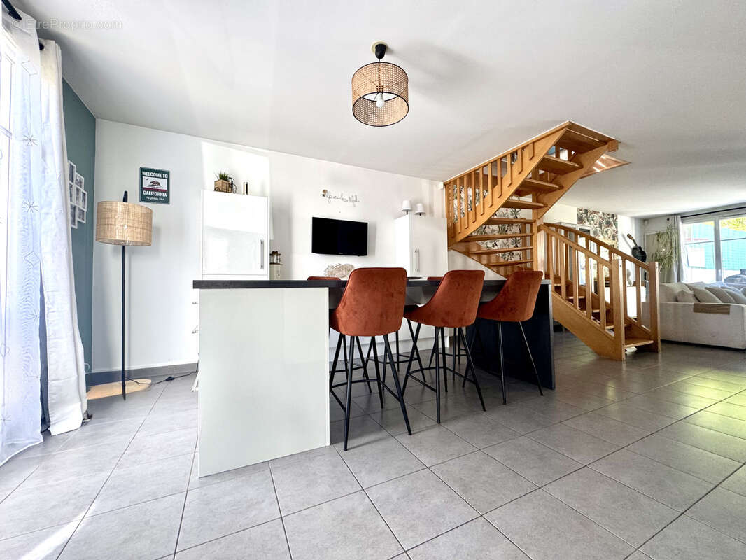 Maison à MAGNY-LE-HONGRE