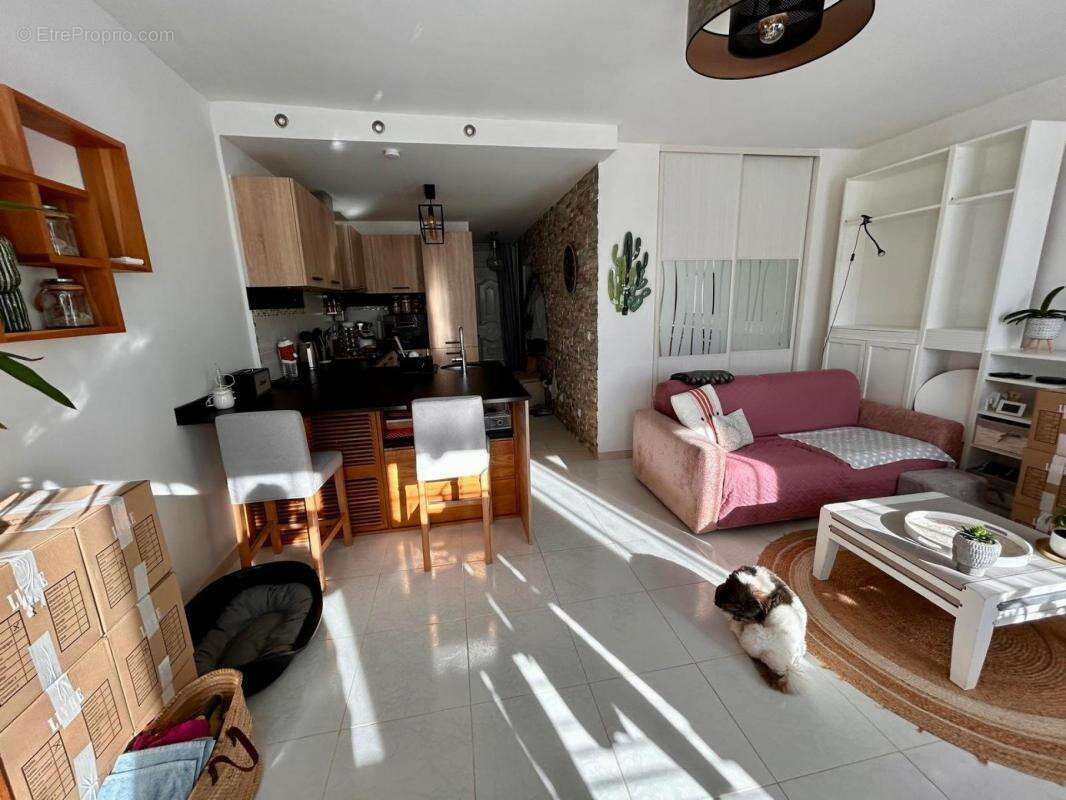 Appartement à ROQUEBRUNE-SUR-ARGENS