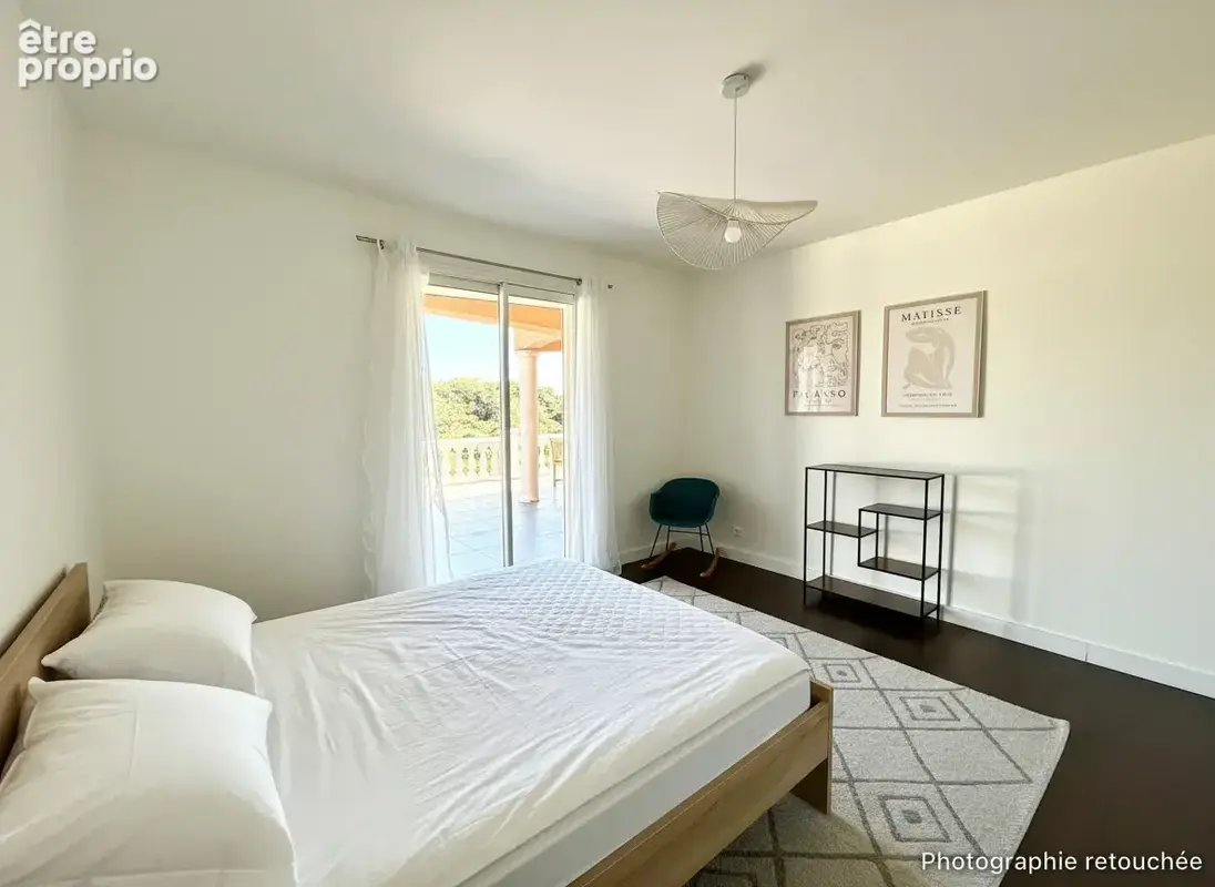 Saint-Gilles, villa dans un ensemble immobilier, T5 de plain pied lumineux avec jardin et terrasse - photo 14