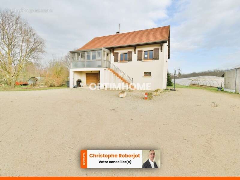 Maison à OUROUX-SUR-SAONE