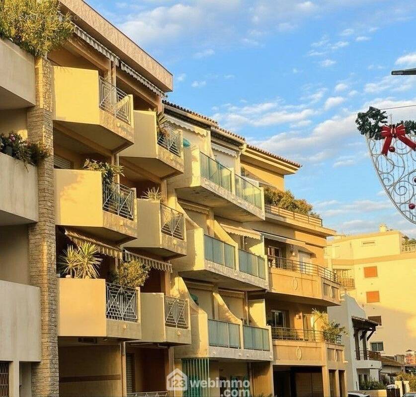 En plein c½ur de Sainte-Maxime, dans une petite résidence au calme, à quelques pas des commerces et de la plage. - Appartement à SAINTE-MAXIME