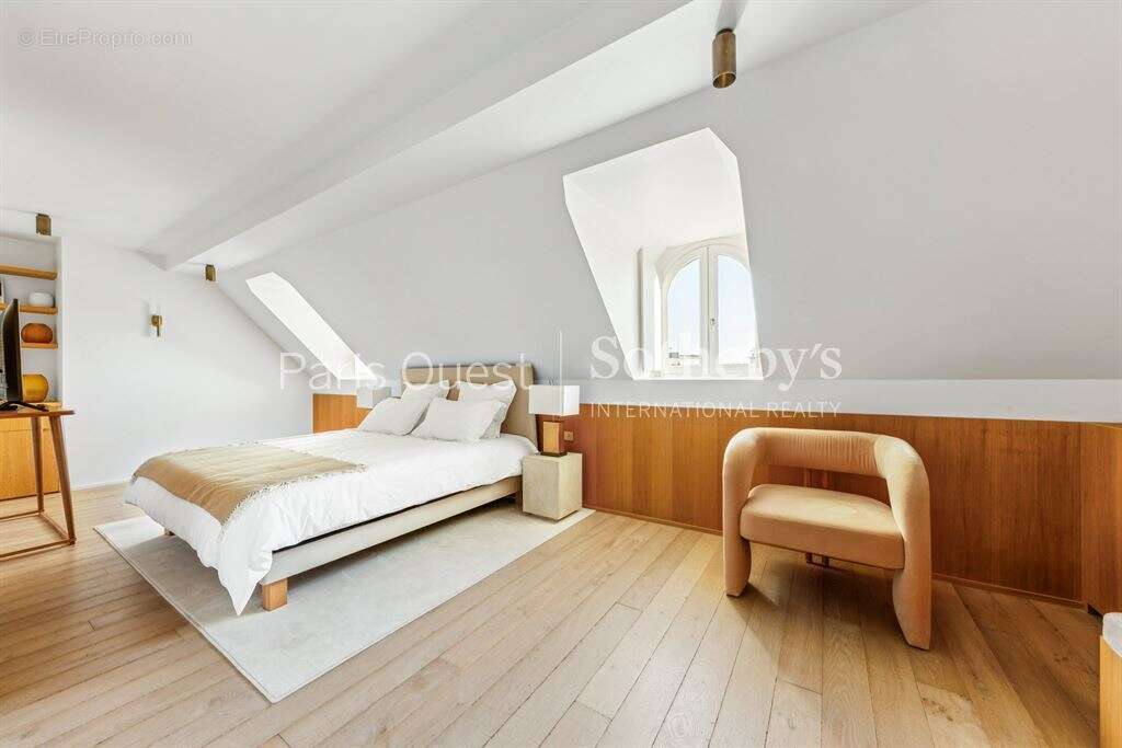 Appartement à PARIS-8E