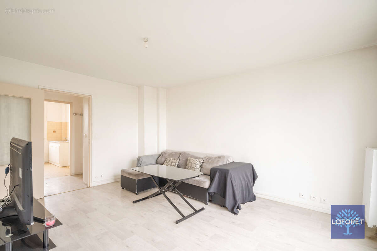 Appartement à LES PAVILLONS-SOUS-BOIS