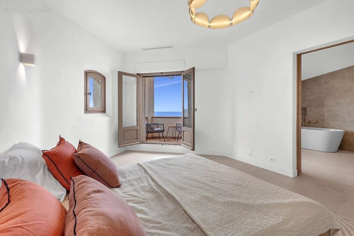 Maison à MANDELIEU-LA-NAPOULE