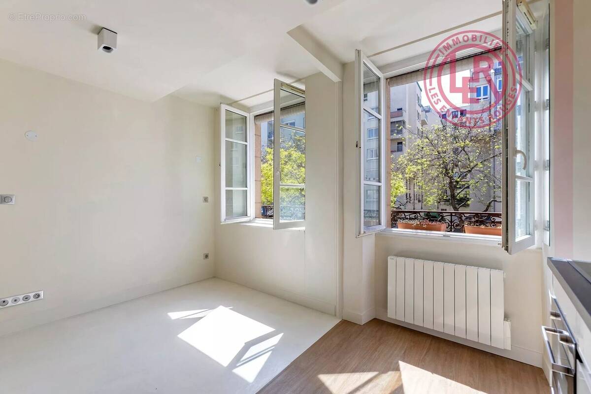 Appartement à PARIS-3E