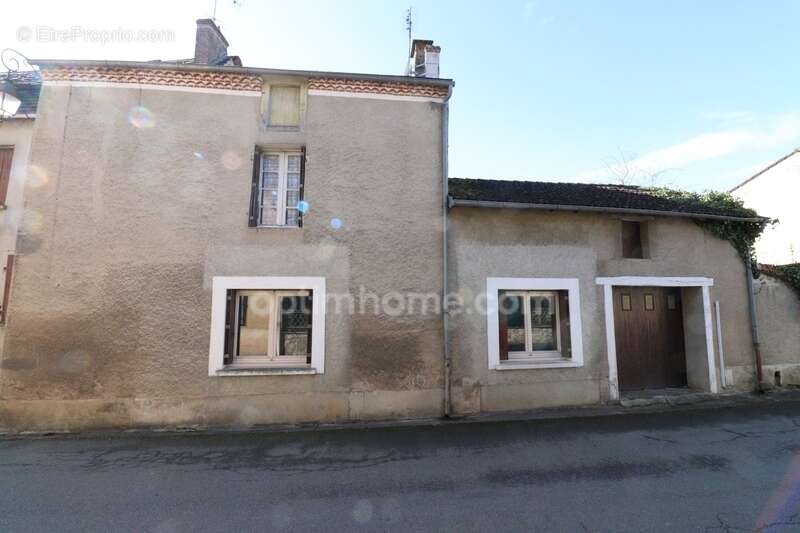 Maison à MAGNAC-LAVAL