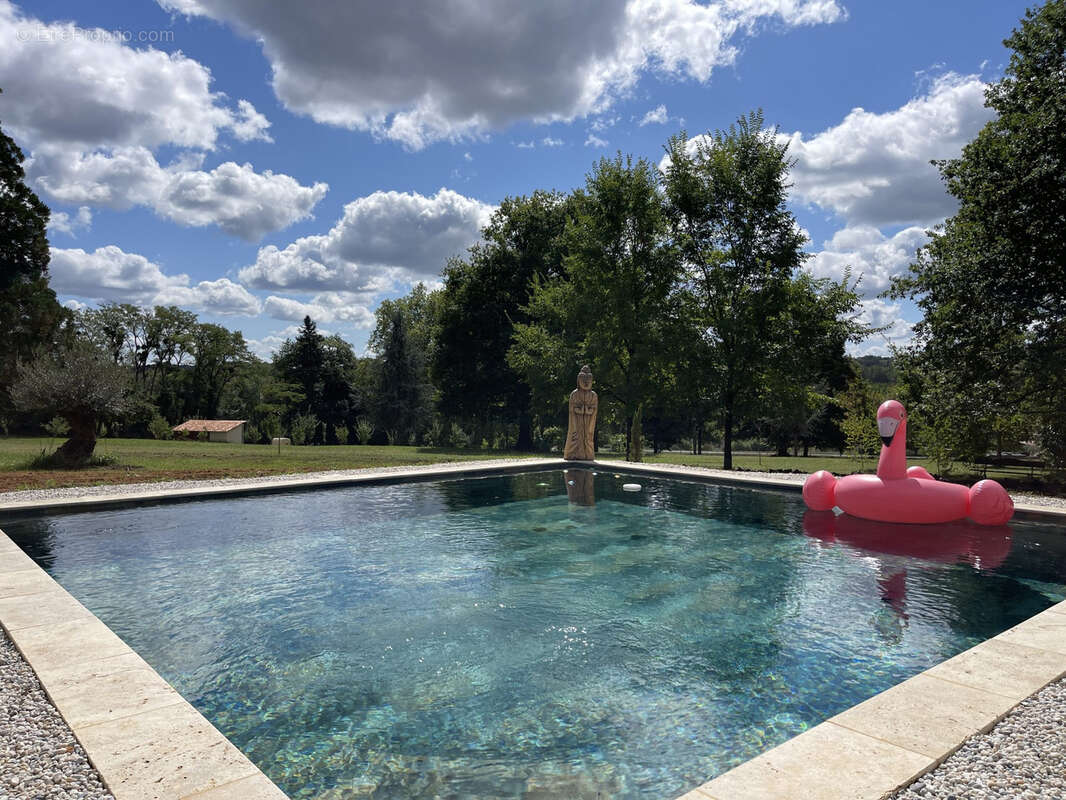 Maison à JAVERLHAC-ET-LA-CHAPELLE-SAINT-ROBERT
