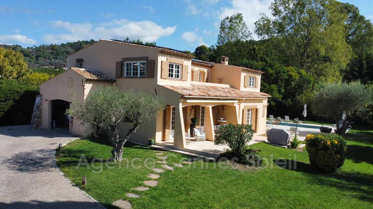 Maison à LA ROQUETTE-SUR-SIAGNE