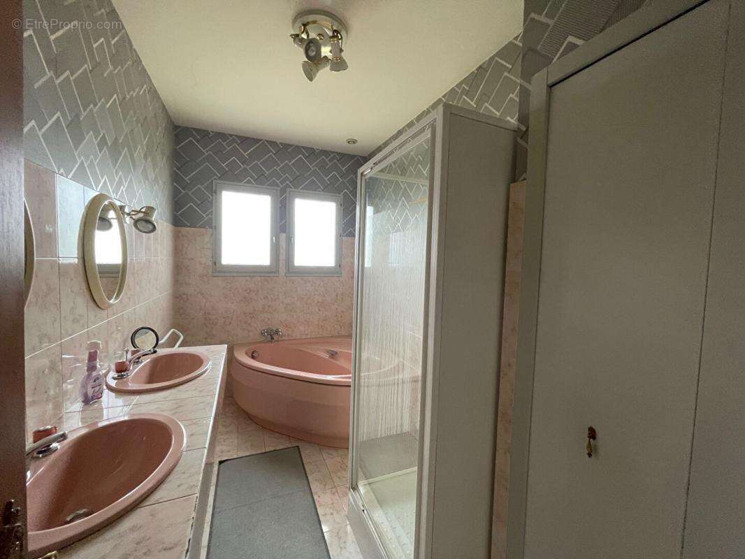 Maison à LA TOUR-BLANCHE