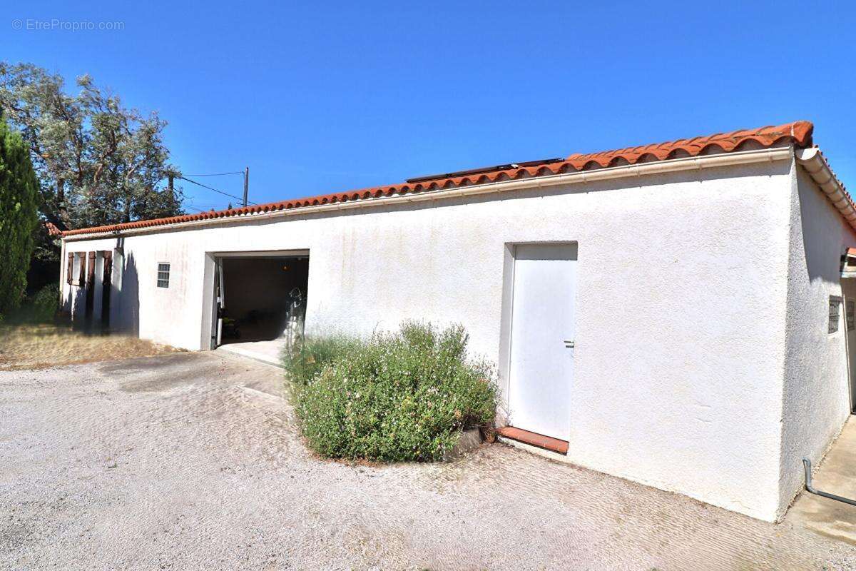 Villa t5 4 faces de 134m² + piscine + dependance sur un terrain de 1799m² - photo 16