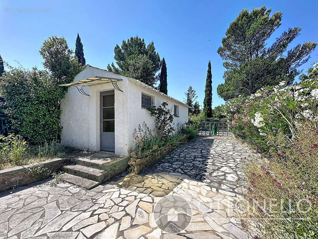 Maison à ROQUEBRUNE-SUR-ARGENS