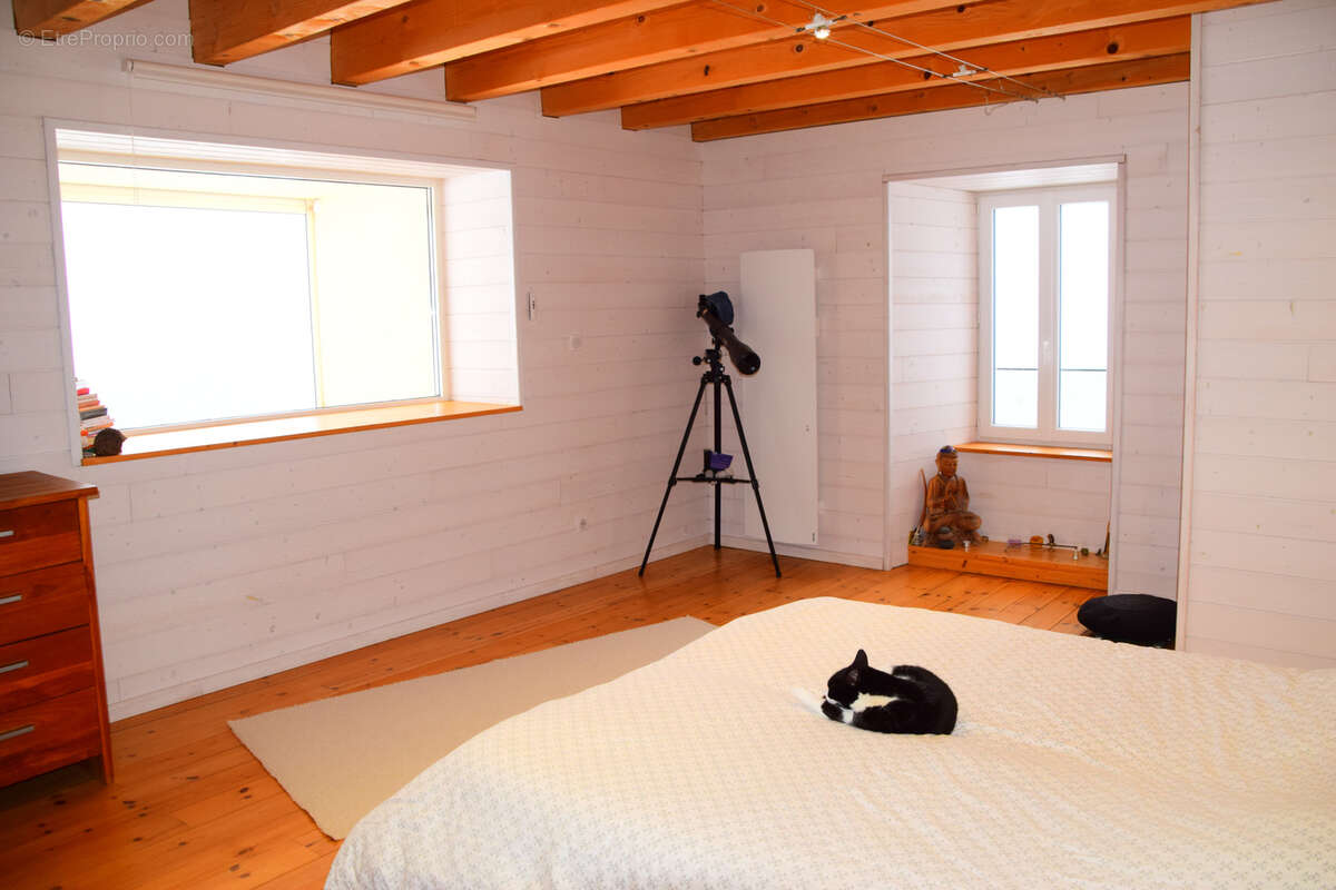 Maison à LE LAC-D&#039;ISSARLES