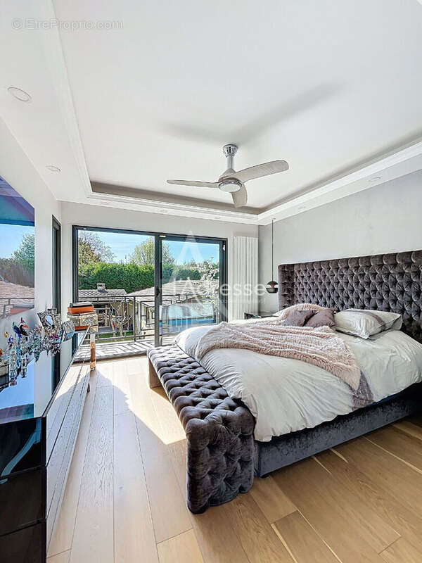 Chelles - propriété d'exception de 254m² - piscine chauffée - prestations luxueuses - photo 6