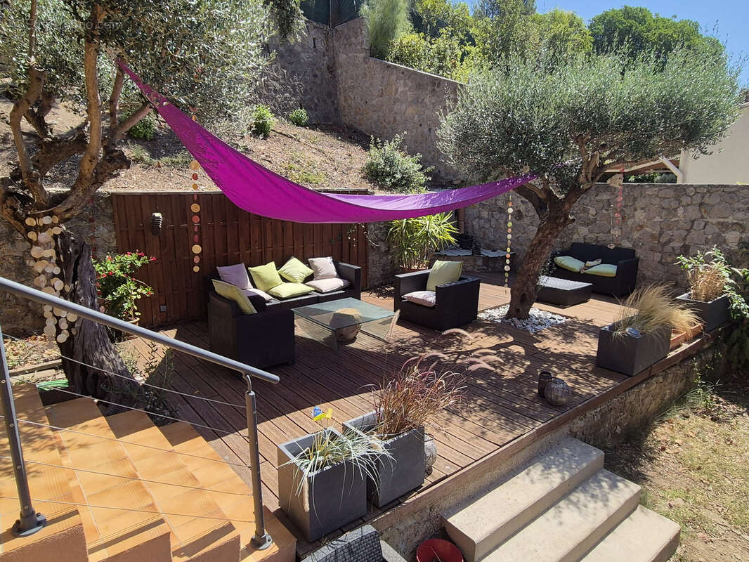 Maison à LE REVEST-LES-EAUX