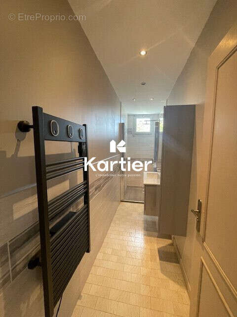 Maison à SAINT-MEDARD-DE-GUIZIERES