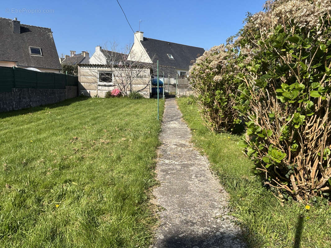 Maison à LE RELECQ-KERHUON