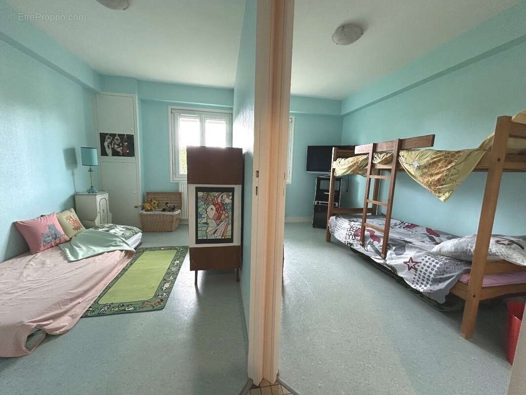 Propriete familiale - 9 chambres - 310 m² + dependances 200m² - photo 8