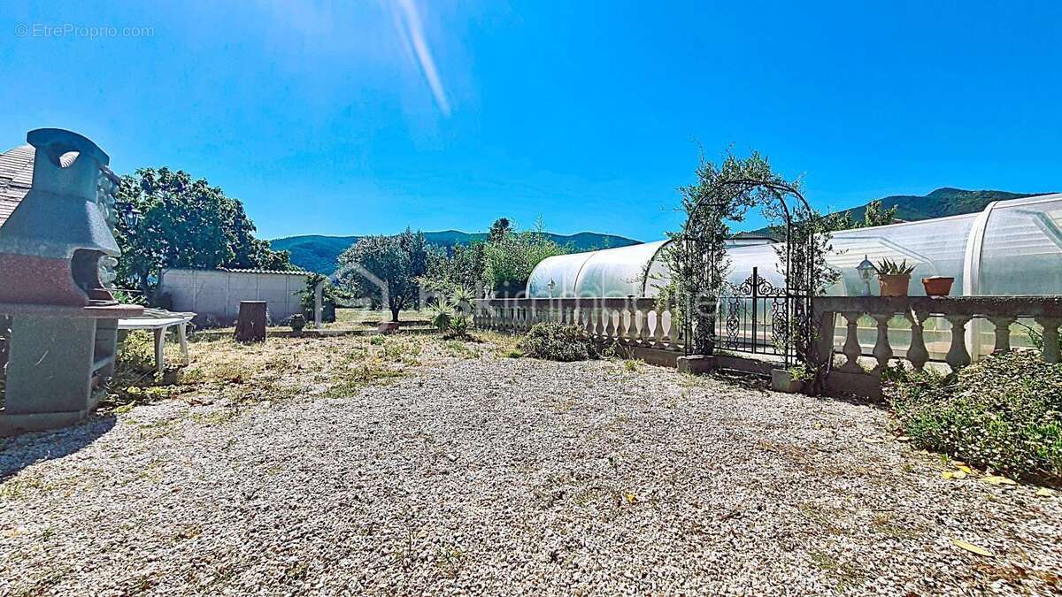 Maison 4 faces avec vue sur le Canigou – 1760 m² de terrain, piscine, garage, dépendance, panneaux solaires - photo 17