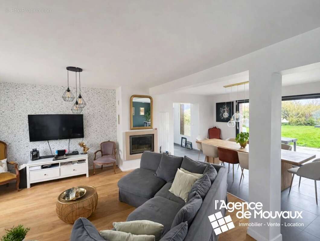 Maison à LA CHAPELLE-D'ARMENTIERES