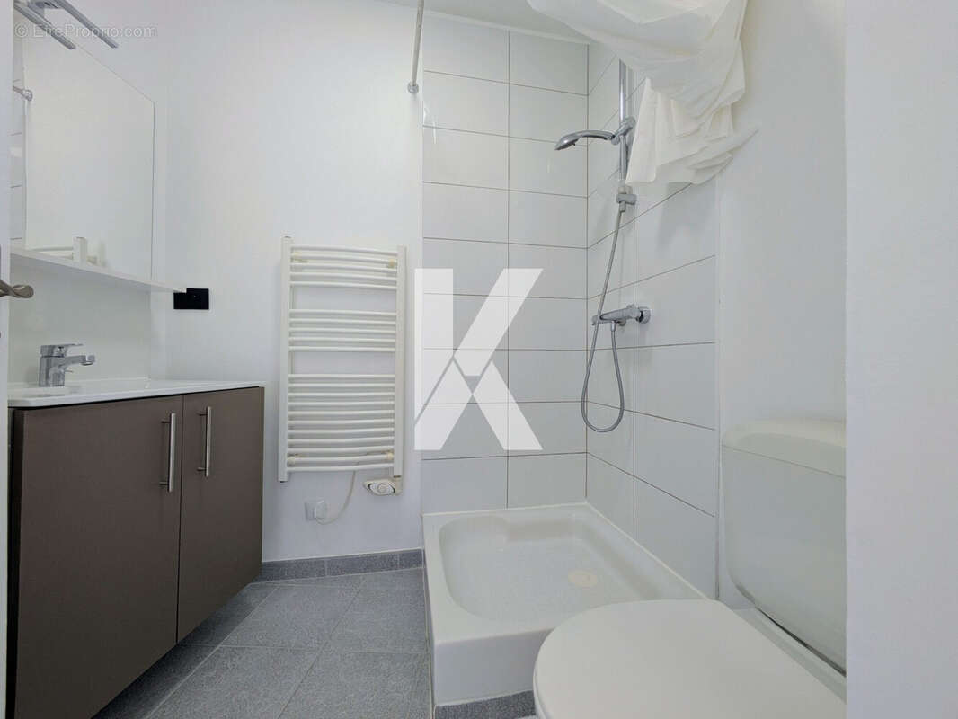 salle d'eau - Appartement à CORMEILLES-EN-PARISIS