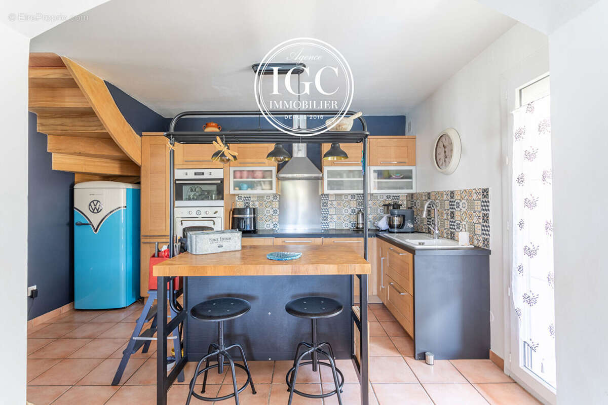 Maison t4 - 113 m² - piscine - garage - mont d'or - hopital nord - 458 m² terrain - photo 7