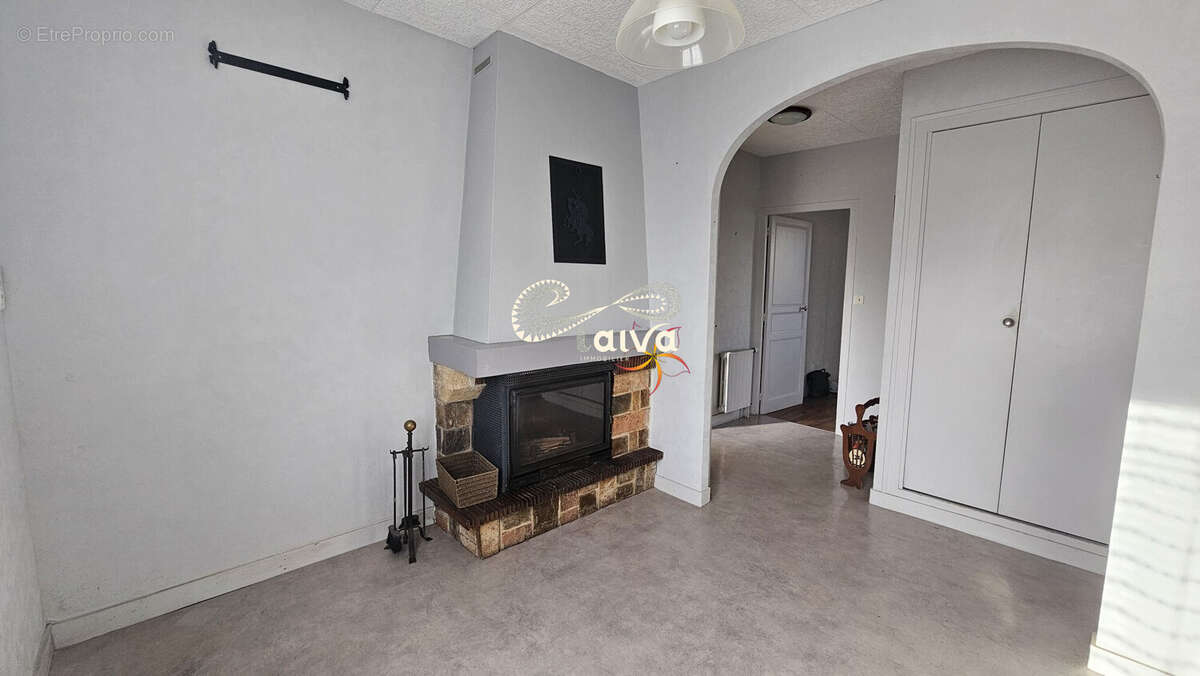Maison à vendre sur Combourg rez-de-chaussée surélevé 3 niveaux sous sol 3 chambres jardin garage terrain constructible proche commodités écoles gare Taiva-Immobilier  - Maison à COMBOURG
