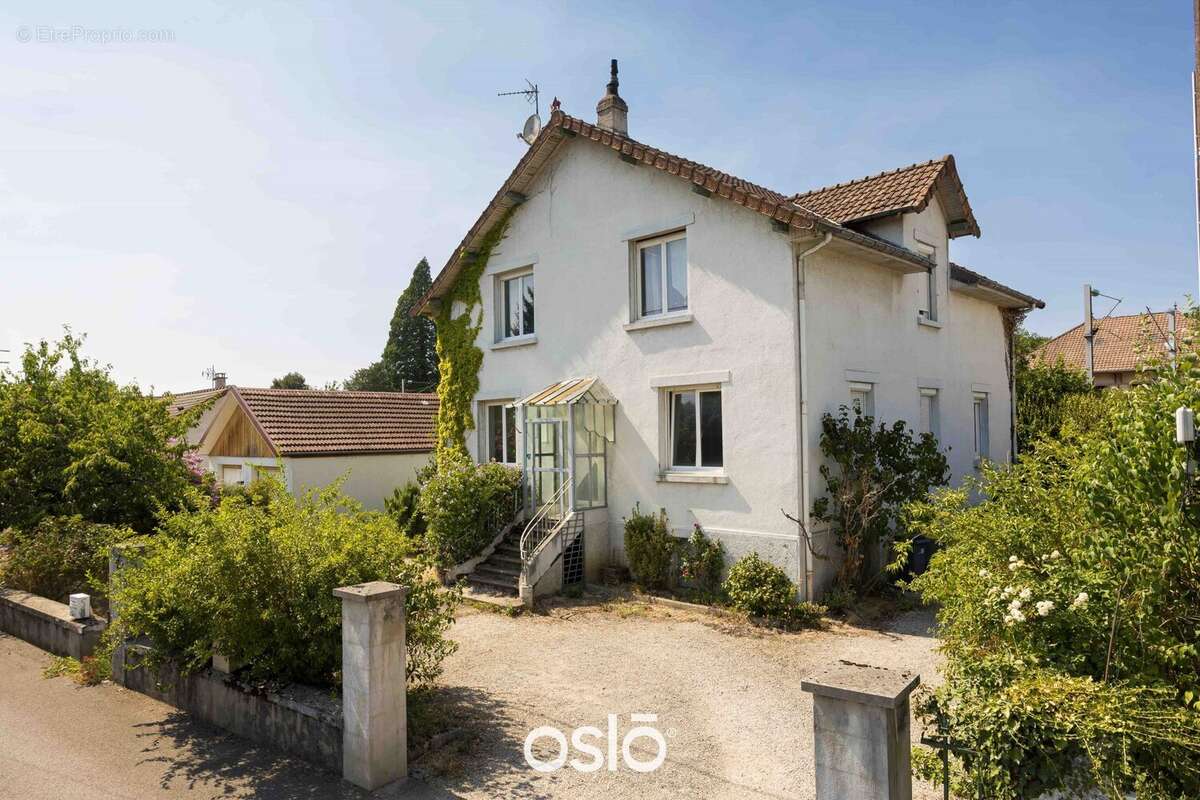 Maison 167 m² à Roche-Lez-Beaupre  - photo 2