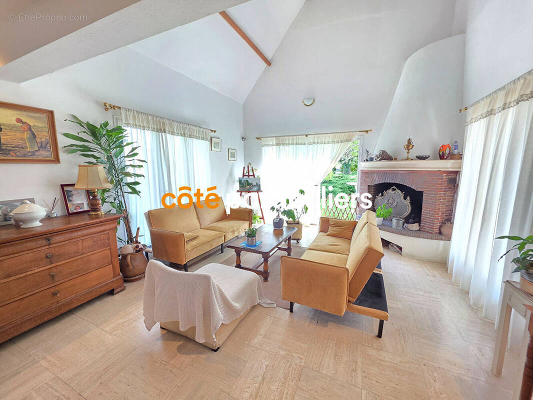 Maison à VILLENEUVE-SUR-YONNE