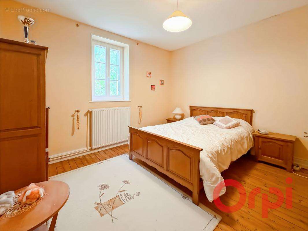 Maison à DUN-SUR-AURON